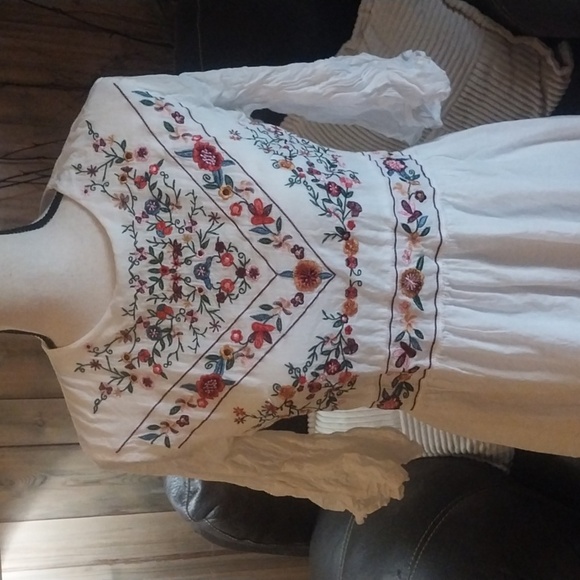 White Midi Dress with Floral Embroidery Size M - Picture 2 of 9